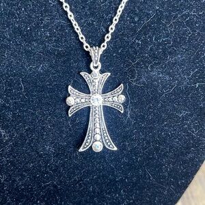 Silver tone necklace